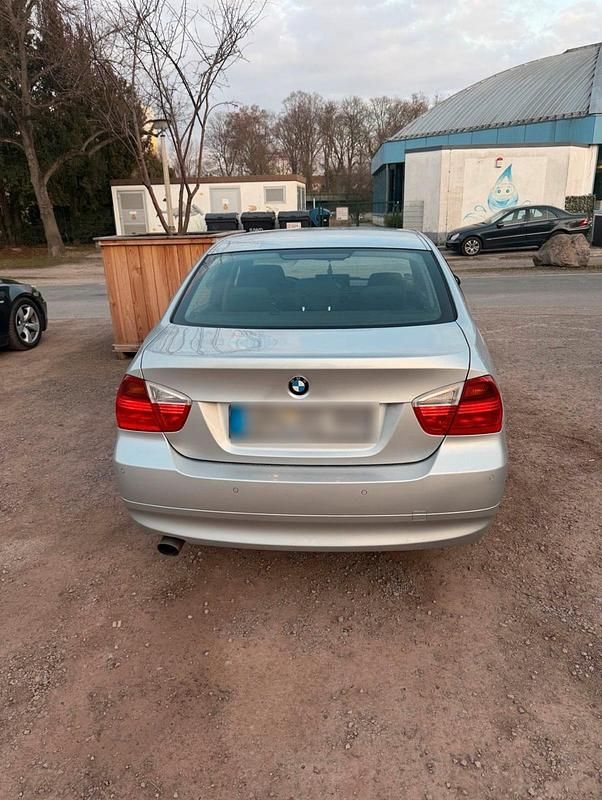 Gebraucht BMW 318 129 PS (94 kW) 2007 Grau Limousine