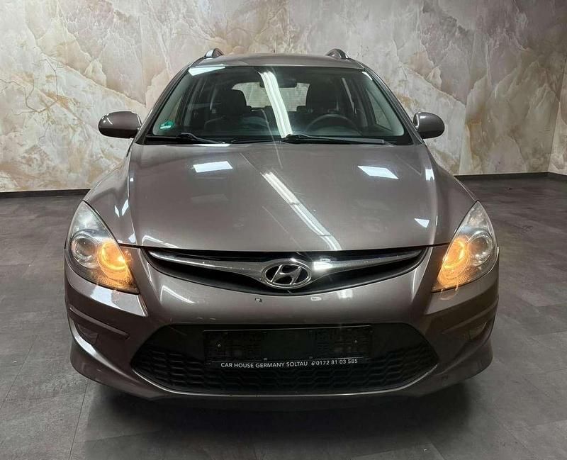 Gebraucht Hyundai i30 90 PS (66 kW) 2012 Braun Kombi