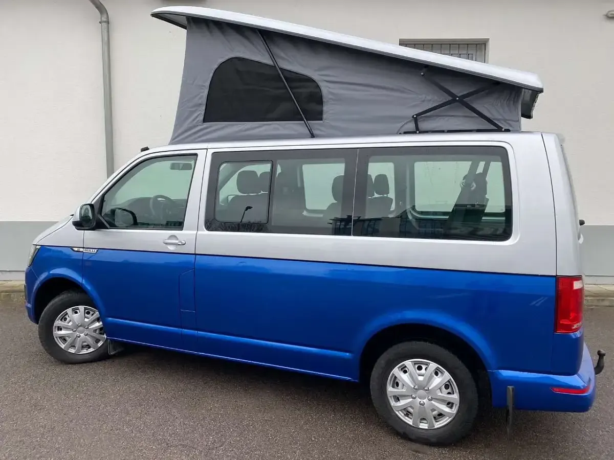 Gebraucht VW California California 150 PS (110 kW) 2019 Silber blau bicolor folierung Van