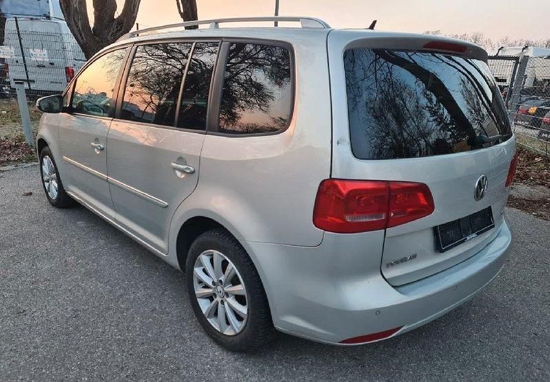 Gebraucht VW Touran Highline 105 PS (77 kW) 2010 Gold Van / Kleinbus