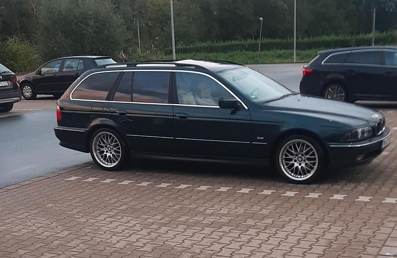 Grün Gebraucht 2000 BMW 523 Kombi | 2.400 € (Etwas zu teuer) - Bild 1/4