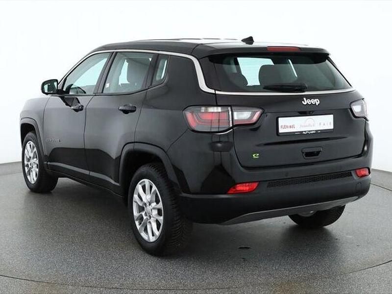 Second-hand Jeep Compass 131 CP (96 kW) 2024 Negru SUV