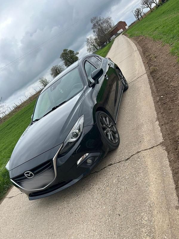 Używany Mazda 3 Black Limited 150 KM (110 kW) 2015 Czarny Sedan/Limuzyna