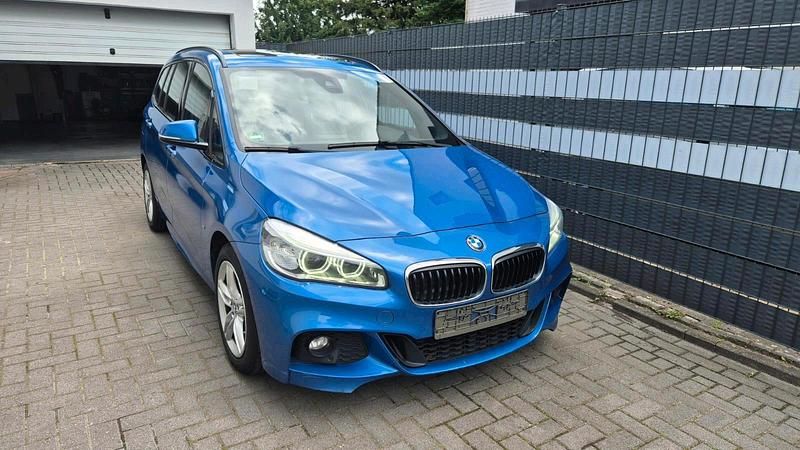 Blau Gebraucht 2016 BMW 220 Gran Tourer M Sport Van / Kleinbus | 13.000 € (Guter Preis) - Bild 1/4