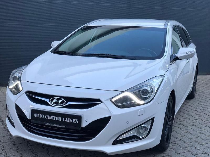 Weiß Gebraucht 2014 Hyundai i40 Edition Kombi | 9.699 € (Etwas zu teuer) - Bild 1/4