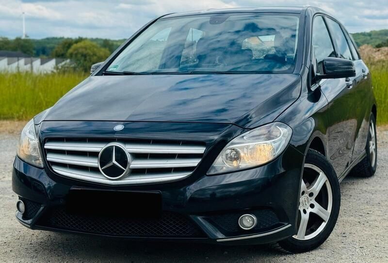 Schwarz Gebraucht 2013 Mercedes B180 Van / Kleinbus | 4.999 € - Bild 1/4