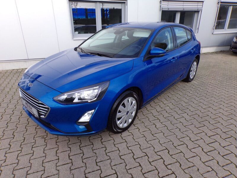 Dynamicblau metallic Gebraucht 2021 Ford Focus Trend Limousine | 13.450 € - Bild 1/3