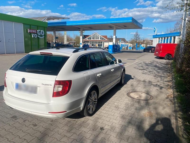 Gebraucht Skoda Superb 170 PS (125 kW) 2010 Weiß Kombi