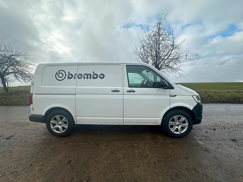 Weiß Gebraucht 2019 VW Transporter Van | 22.500 € (Etwas zu teuer) - Bild 1/4