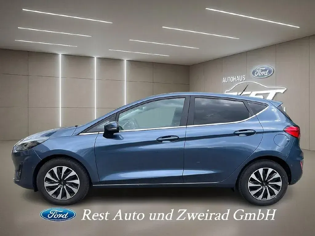 Gebraucht Ford Fiesta Titanium 101 PS (74 kW) 2022 Chromablau metallic (metallic) Kleinwagen