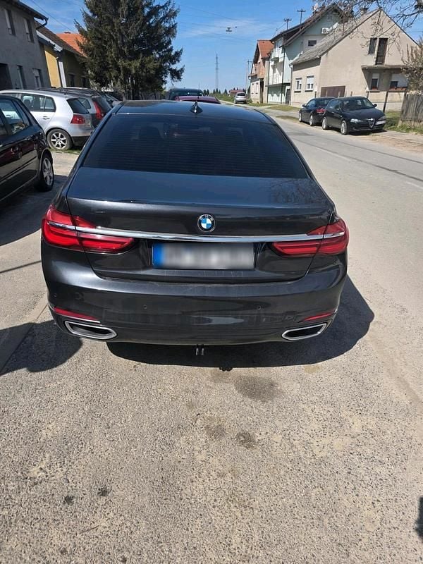 Usata BMW 730 200 CV (147 kW) 2016 Nero Berlina