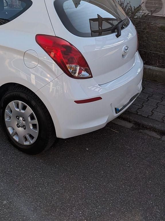 Gebraucht Hyundai i20 Edition 86 PS (63 kW) 2014 Weiß Kleinwagen