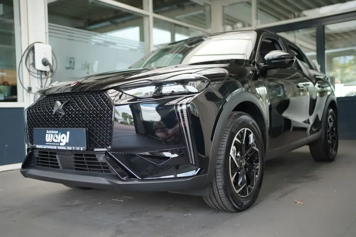 Gebraucht DS Automobiles DS3 Performance 131 PS (96 kW) 2025 Perla nera schwarz Limousine