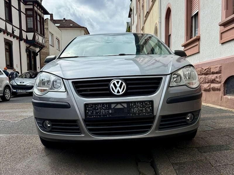 Grau Gebraucht 2006 VW Polo Trendline Limousine | 2.700 € (Superpreis) - Bild 1/4