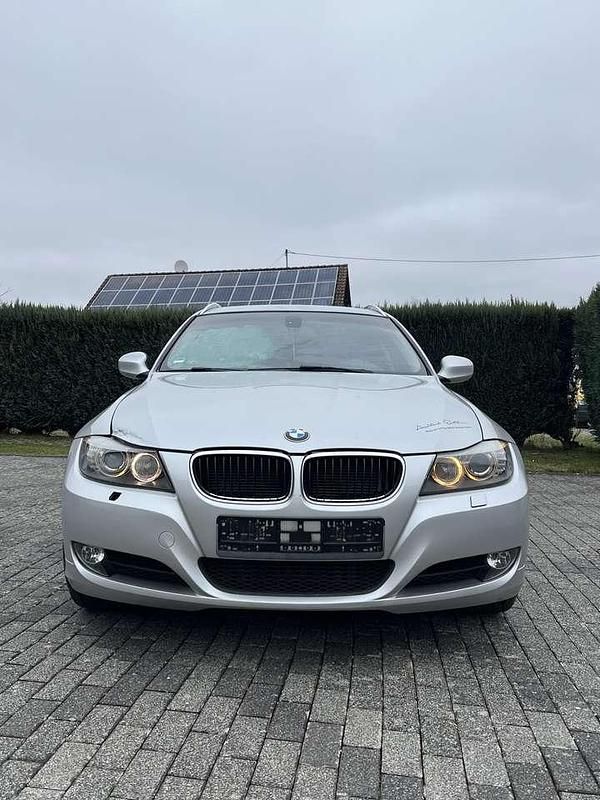 Gebraucht BMW 320 184 PS (135 kW) 2011 Kombi