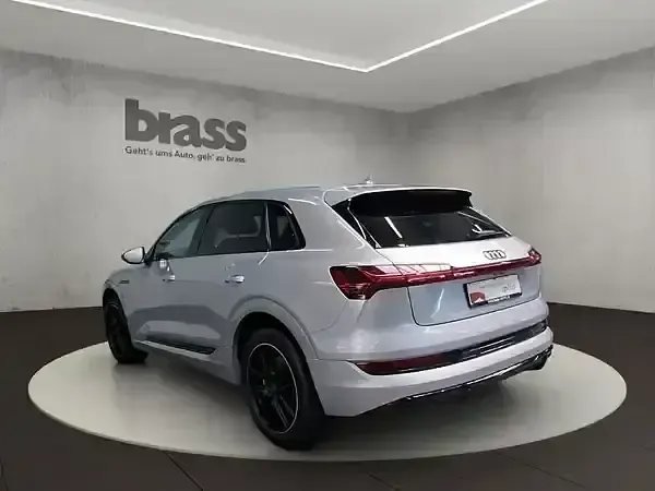 Gebraucht Audi e-tron Ambiente 230 kW (313 PS) 2022 Florettsilber metallic SUV