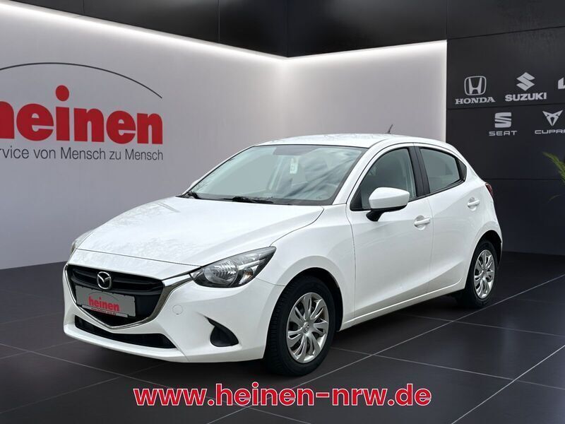 Weiß Gebraucht 2016 Mazda 2 Center-Line Limousine | 9.999 € (Fairer Preis) - Bild 1/4