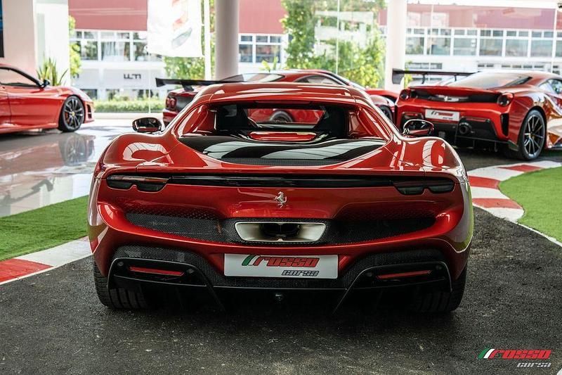 Gebraucht Ferrari 296 829 PS (609 kW) 2023 Rot