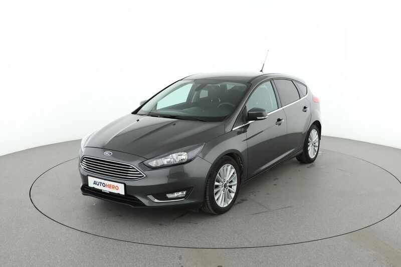 Grau Gebraucht 2016 Ford Focus Titanium Limousine | 9.970 € (Fairer Preis) - Bild 1/4
