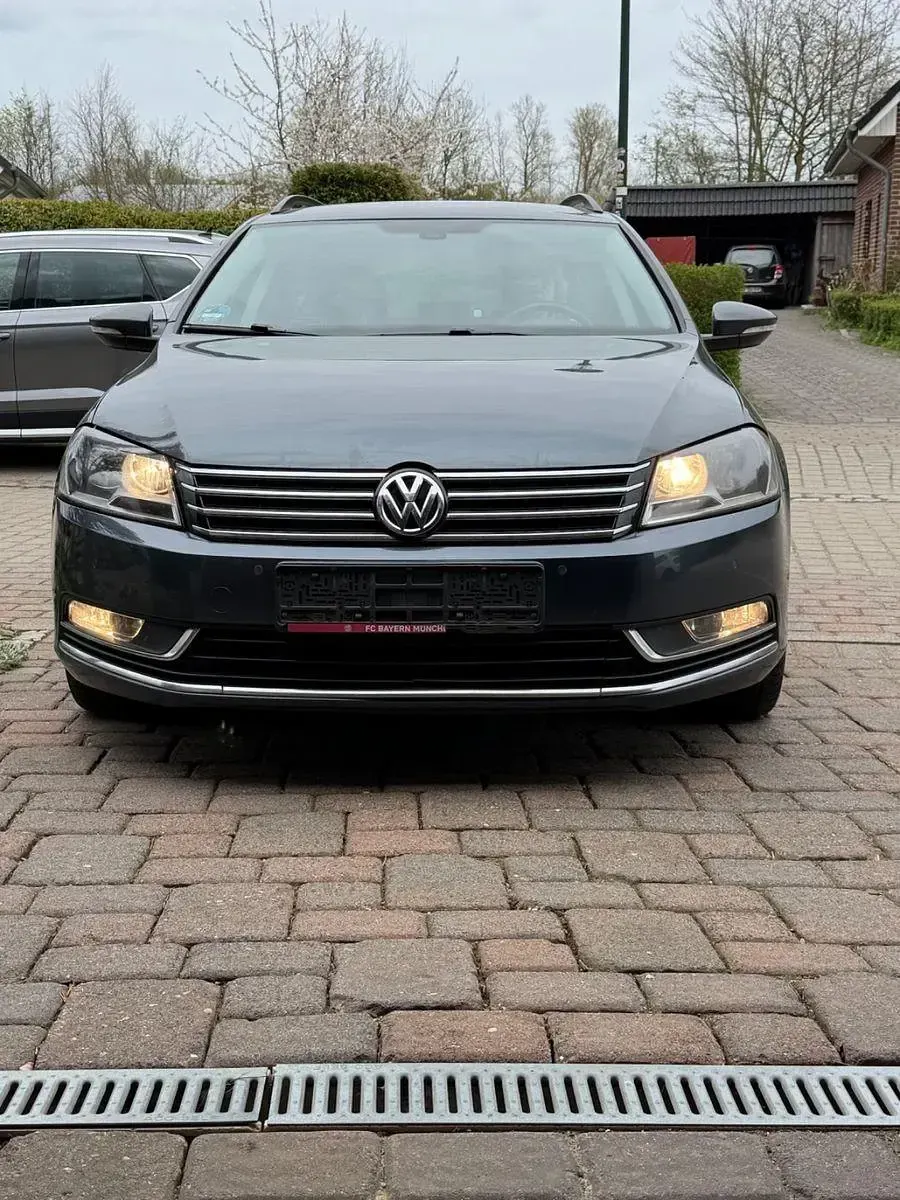 Gebraucht VW Passat Exclusive 140 PS (102 kW) 2012 Grau Limousine