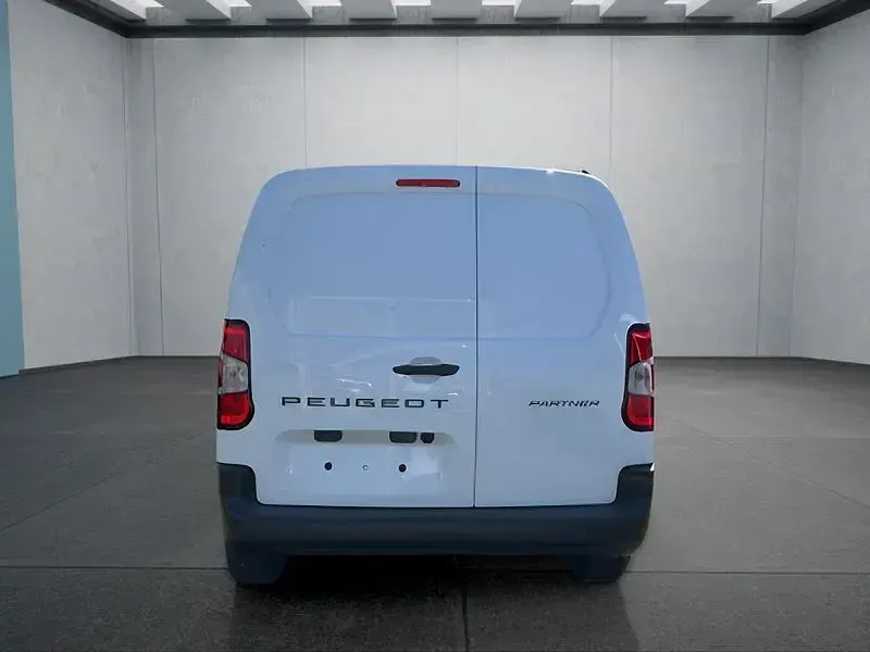 Gebraucht Peugeot Partner 102 PS (75 kW) 2025 Weiß Van / Kleinbus