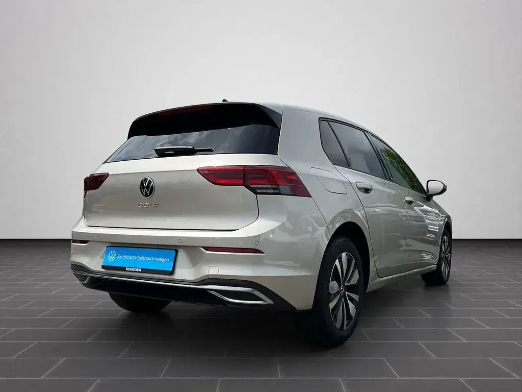 Gebraucht VW Golf VIII Move 116 PS (85 kW) 2024 Ivory silver metallic (metallic) Limousine