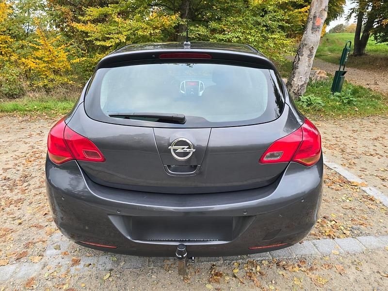 Gebraucht Opel Astra 101 PS (74 kW) 2010 Grau Kombi