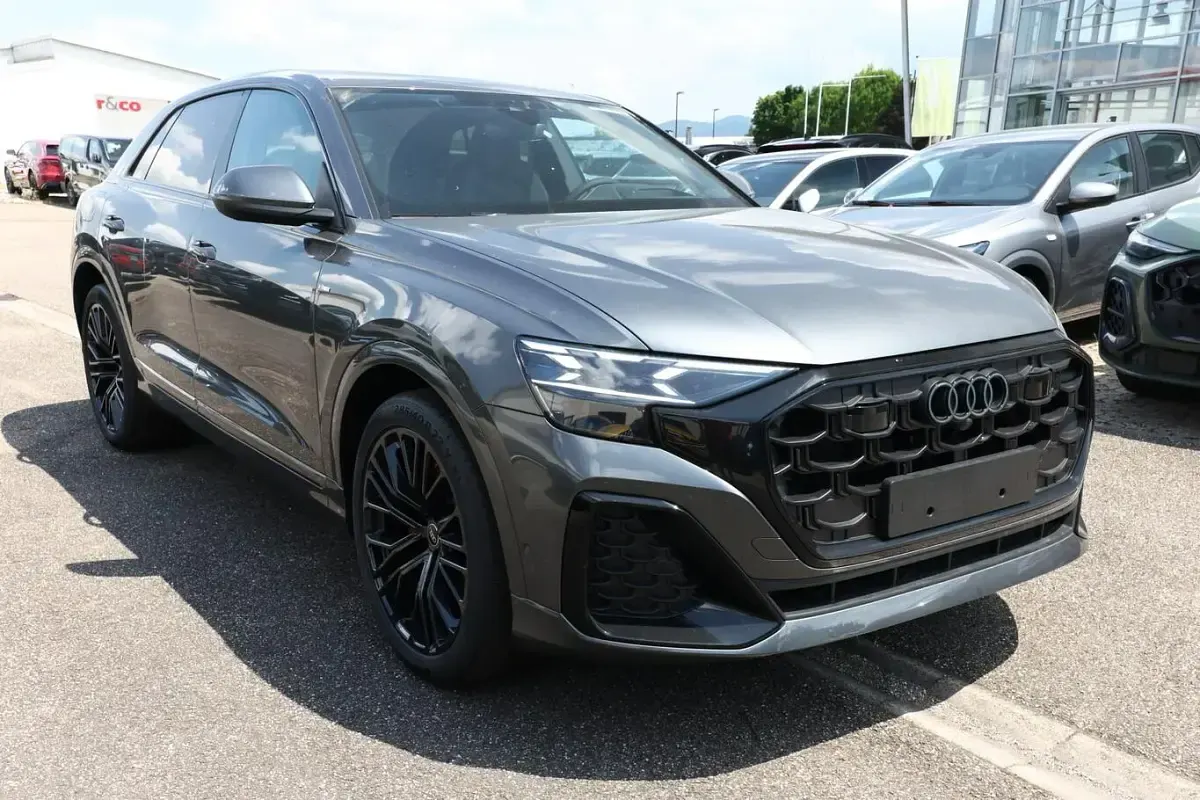 Neu Audi Q8 S-Line 286 PS (210 kW) 2025 Waitomoblau metallic SUV