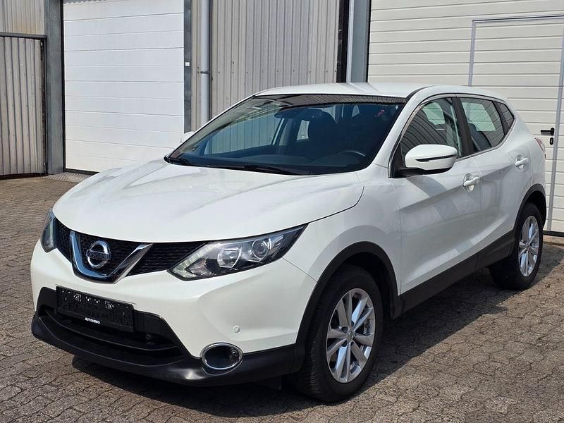 Weiß Gebraucht 2015 Nissan Qashqai Acenta SUV | 11.900 € (Fairer Preis) - Bild 1/4