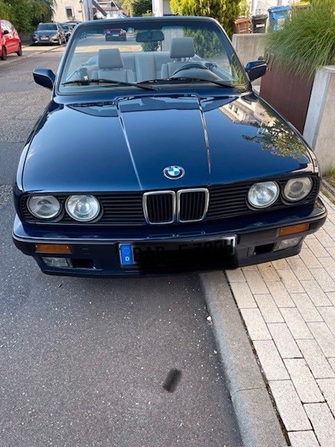 Blau Gebraucht 1991 BMW 320 Cabriolet Performance Cabrio | 22.900 € - Bild 1/4