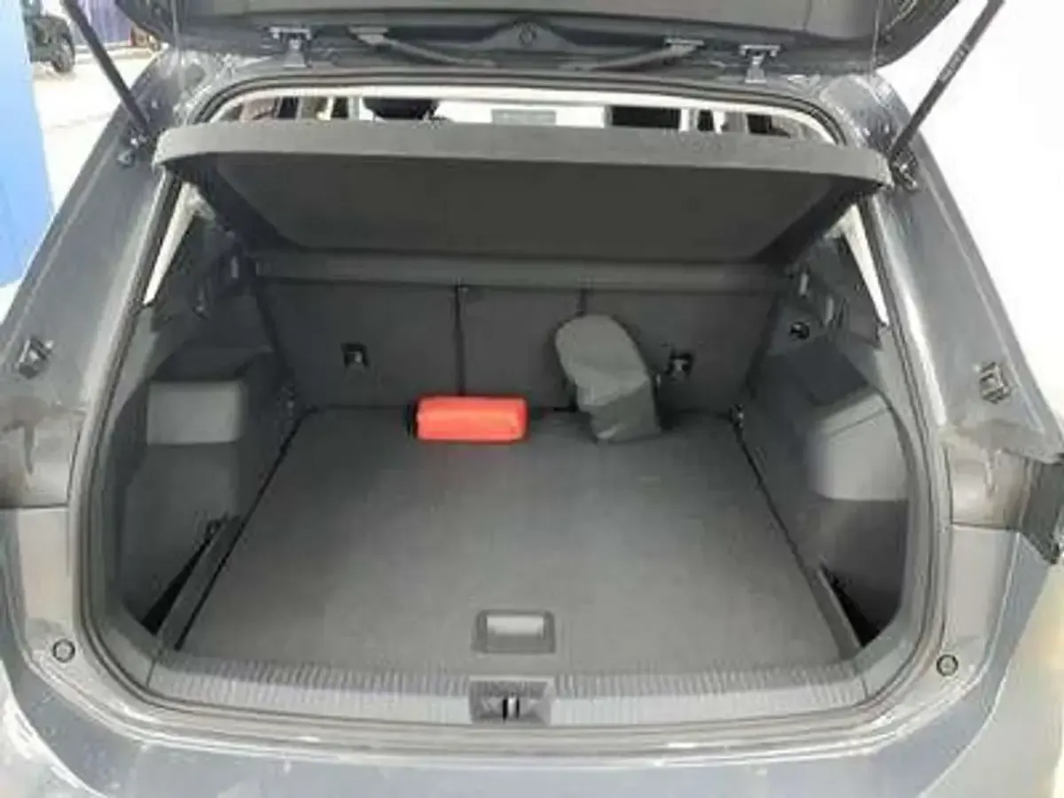 Gebraucht VW Tiguan Goal 131 PS (96 kW) 2025 Delfingrau metallic SUV