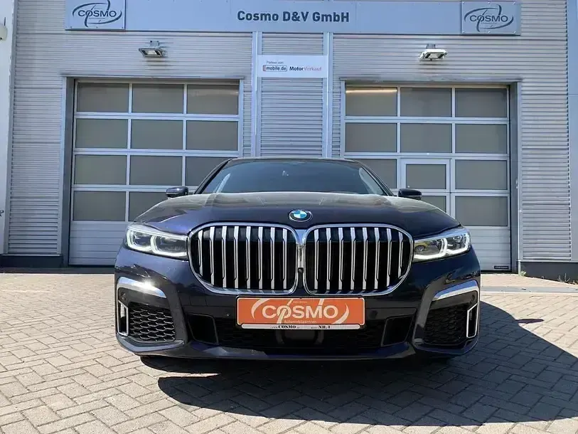 Gebraucht BMW 750 M Sport 530 PS (389 kW) 2019 Carbonschwarz metallic (metallic) Limousine