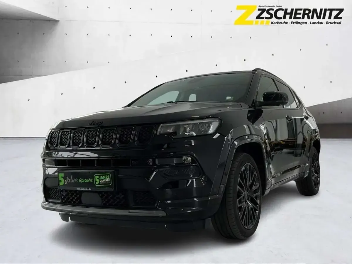 Gebraucht Jeep Compass Altitude 131 PS (96 kW) 2023 Solid black SUV