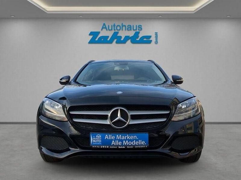 Gebraucht Mercedes C180 156 PS (114 kW) 2014 Schwarz Kombi