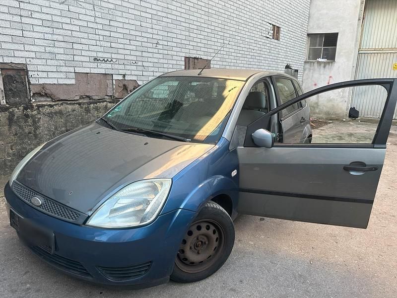 Silber Gebraucht 2000 Ford Fiesta Kleinwagen | 550 € (Fairer Preis) - Bild 1/4