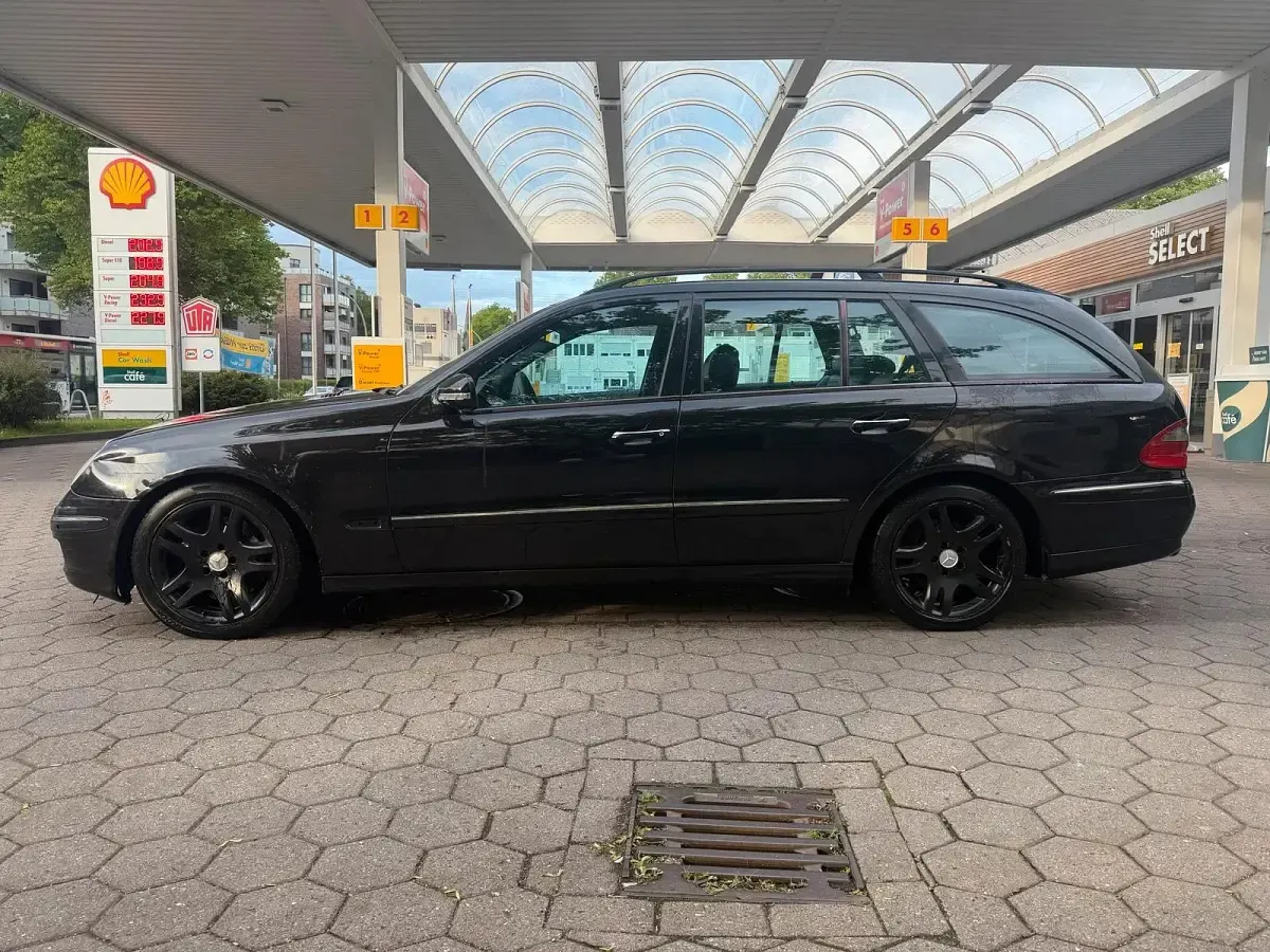 Gebraucht Mercedes E320 224 PS (164 kW) 2007 Schwarz Kombi