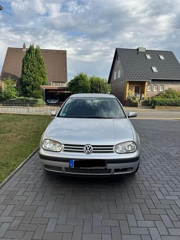 Grau Gebraucht 2000 VW Golf IV Limousine | 600 € (Superpreis) - Bild 1/4