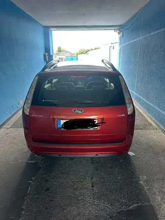Gebraucht Ford Focus Ghia 109 PS (80 kW) 2009 Rot Limousine