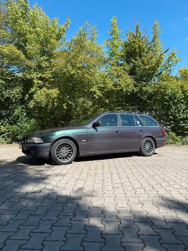Grün Gebraucht 1999 BMW 528 Kombi | 1.399 € (Fairer Preis) - Bild 1/4