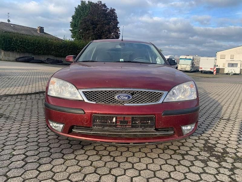 Amarenarot metallic Gebraucht 2004 Ford Mondeo Ghia Kleinwagen | 600 € (Superpreis) - Bild 1/4