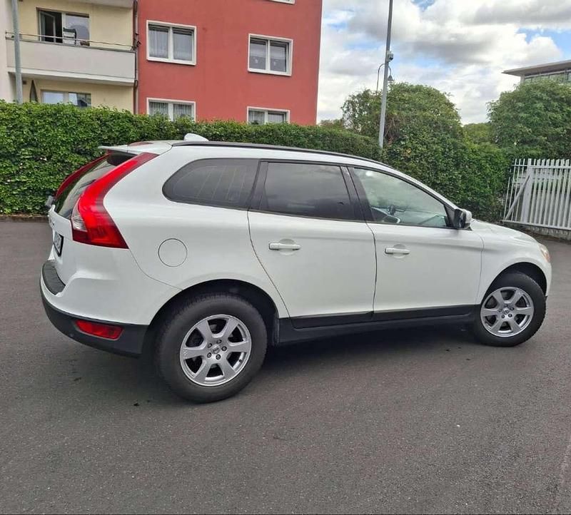Gebraucht 2011 Volvo XC60 Momentum SUV | 10.500 € (Fairer Preis) - Bild 1/4
