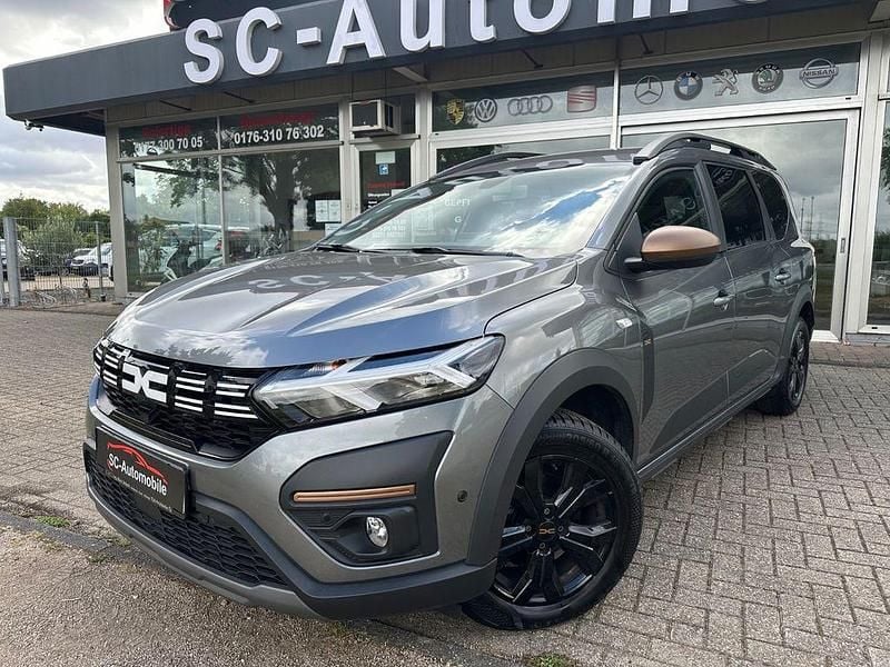 Grau Gebraucht 2023 Dacia Jogger Extreme Van / Kleinbus | 19.490 € (Fairer Preis) - Bild 1/4