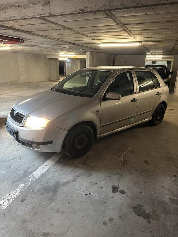 Silber Gebraucht 2001 Skoda Fabia Kleinwagen | 1.499 € (Fairer Preis) - Bild 1/4