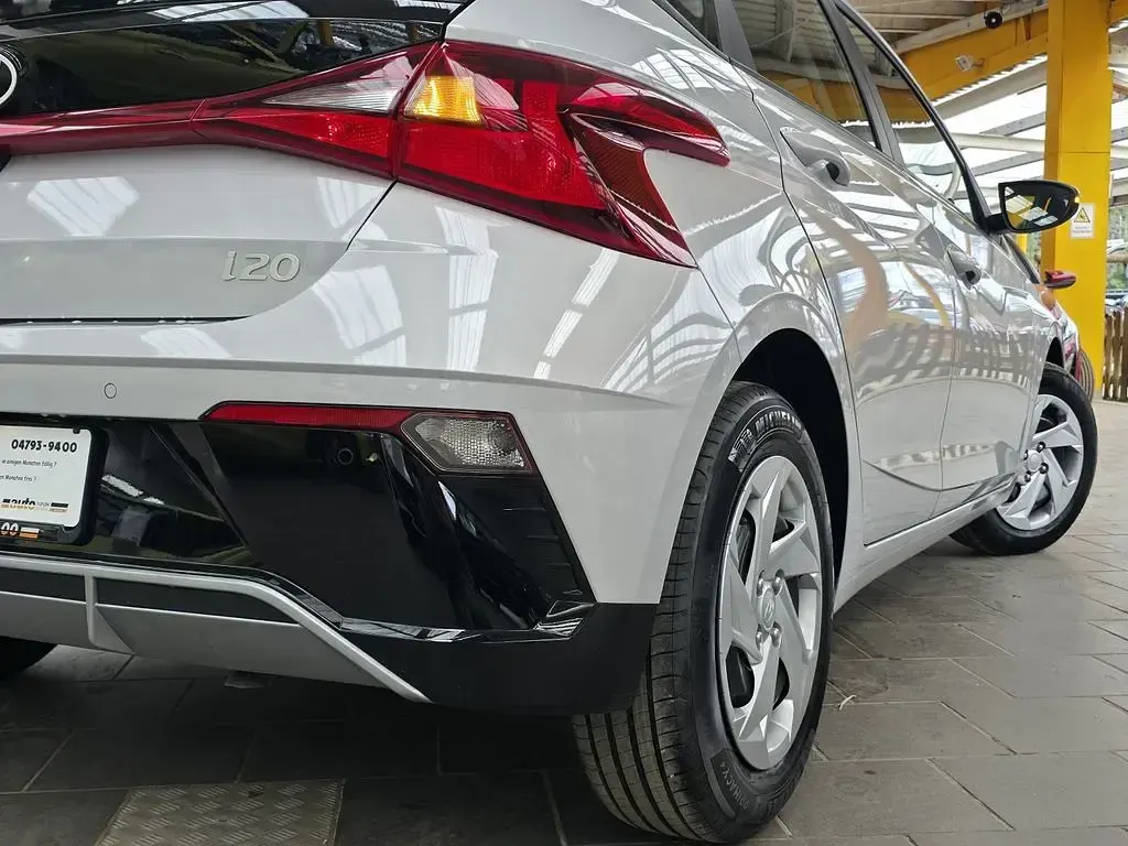 Gebraucht Hyundai i20 Comfort 90 PS (66 kW) 2025 Rot Kleinwagen
