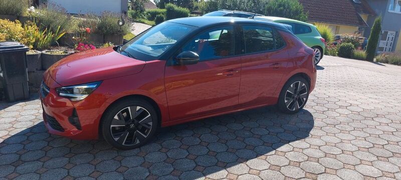 Rot Gebraucht 2021 Opel Corsa-e GS Line Kleinwagen | 20.999 € - Bild 1/4