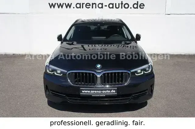 Gebraucht BMW 520 Performance 190 PS (139 kW) 2022 Saphirschwarz Limousine