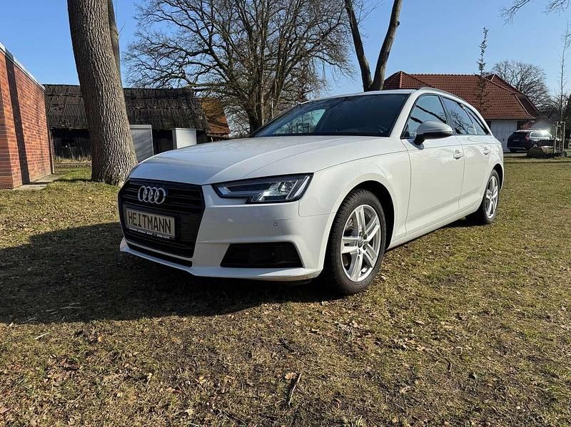 Gebraucht Audi A4 Sport 150 PS (110 kW) 2018 Gletscherweiß metallic Kombi