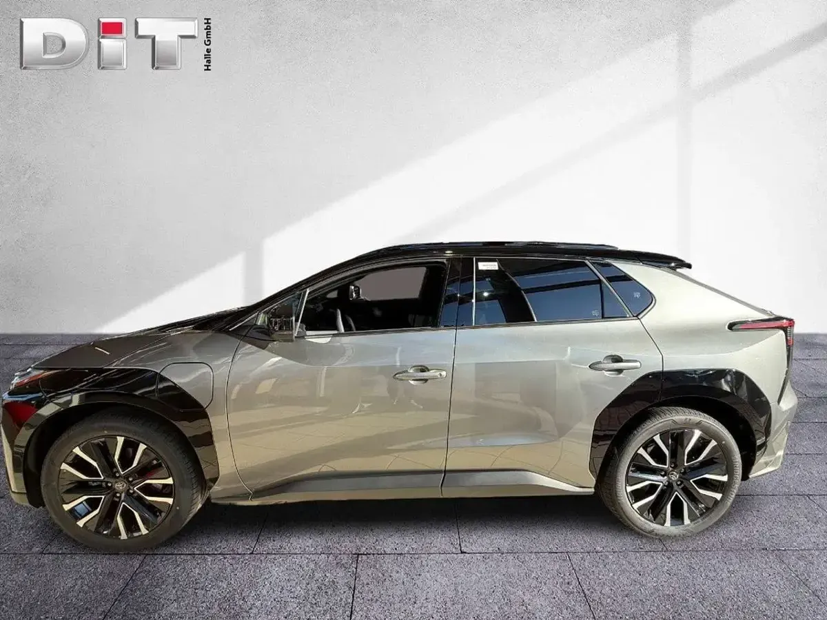 Gebraucht Toyota bZ4X Lounge 252 kW (343 PS) 2025 Palladiumsilber metallic SUV