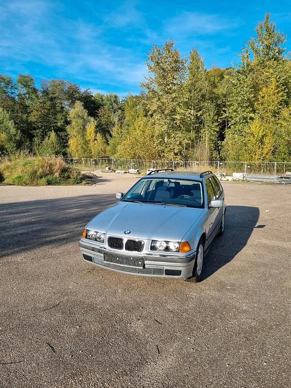Silber Gebraucht 1997 BMW 316 Kombi | 2.500 € (Fairer Preis) - Bild 1/4