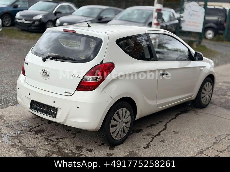 Gebraucht Hyundai i20 Classic 86 PS (63 kW) 2012 Weiß Kleinwagen